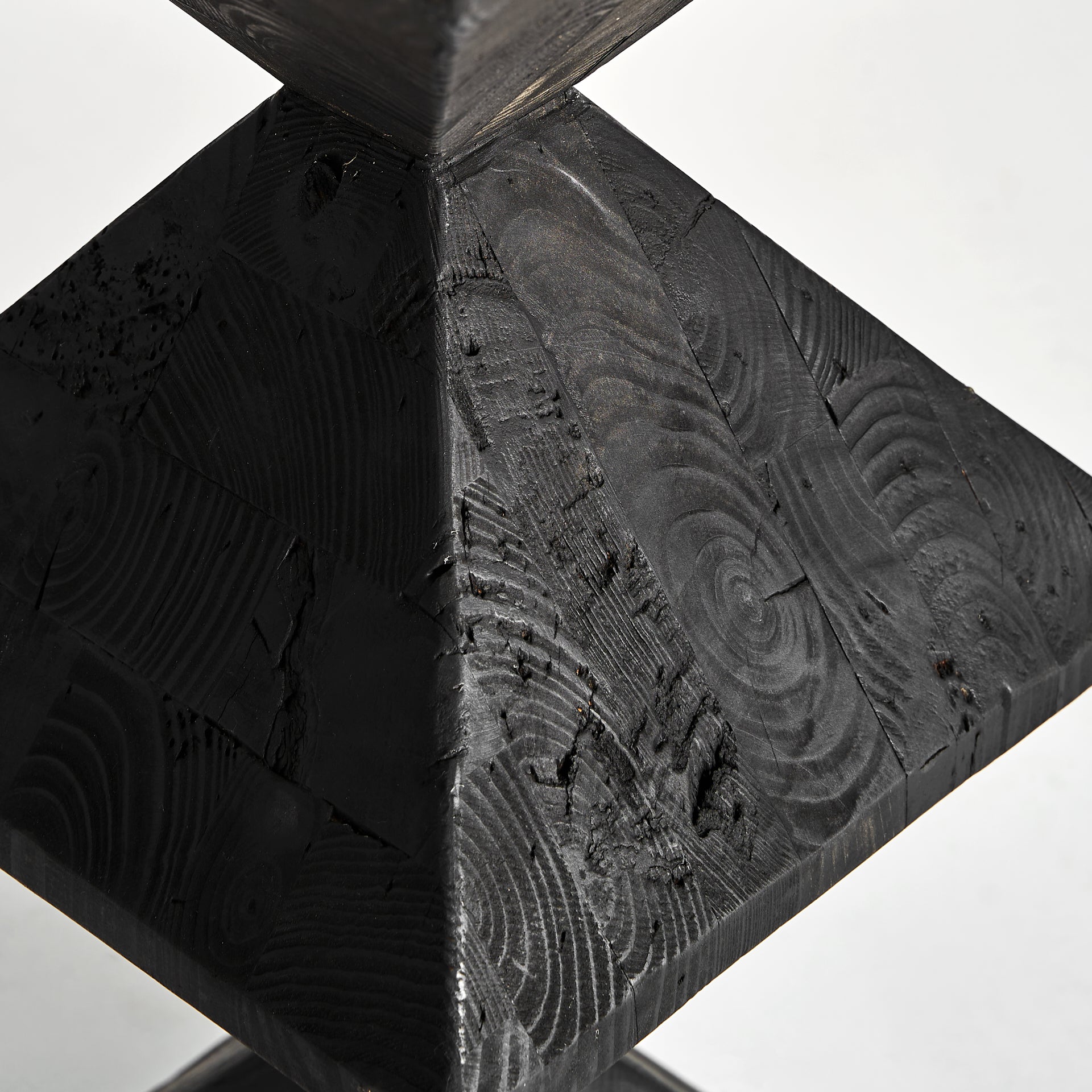VIEVY PEDESTAL